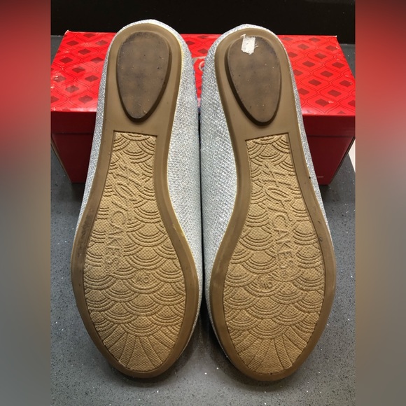 Hot Cakes Orleans silver sparkly flats, 9 W - Picture 5 of 7